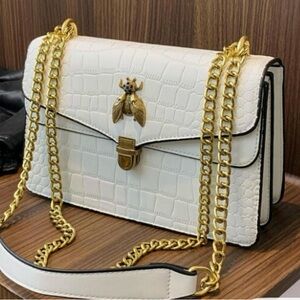 Chic White Croc-Embossed Crossbody Bag with Gold Chain